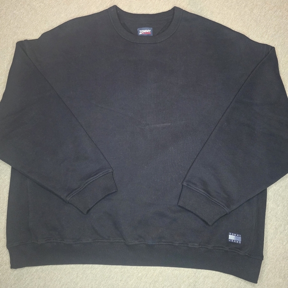 Tommy Hilfiger Tommy Jeans Men's Black Crewneck Sweater - Picture 1 of 8